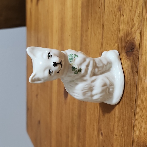 Belleek Other - Belleek Porcelain Shamrock Cat 4" EUC